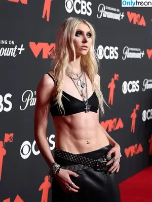Taylor Momsen / aryelsoul / taylormomsen nude photo #1133