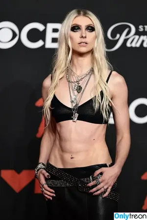 Taylor Momsen / aryelsoul / taylormomsen nude photo #1143