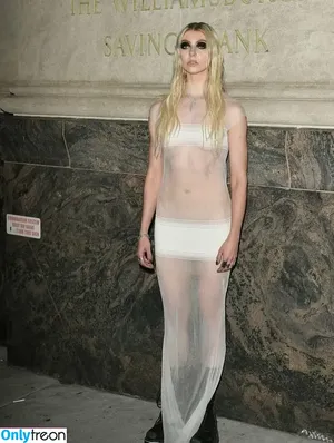 Taylor Momsen / aryelsoul / taylormomsen nude photo #1175