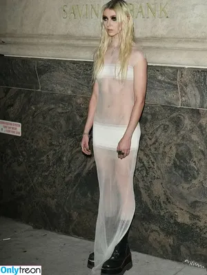 Taylor Momsen / aryelsoul / taylormomsen nude photo #1176