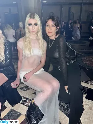 Taylor Momsen / aryelsoul / taylormomsen nude photo #1177