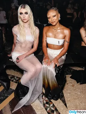Taylor Momsen / aryelsoul / taylormomsen nude photo #1182