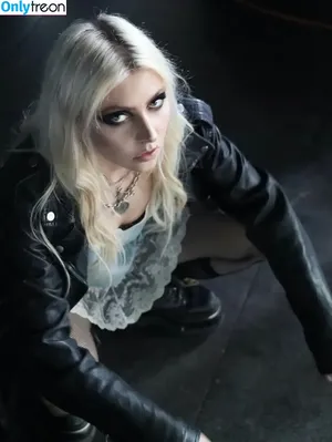 Taylor Momsen / aryelsoul / taylormomsen nude photo #1192