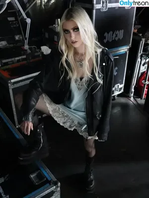 Taylor Momsen / aryelsoul / taylormomsen nude photo #1194