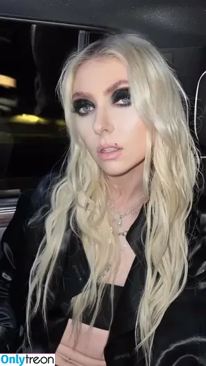 Taylor Momsen / aryelsoul / taylormomsen nude photo #1195