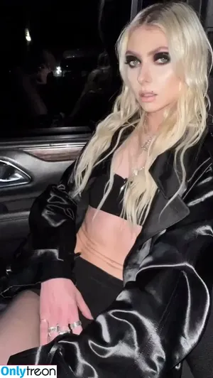 Taylor Momsen / aryelsoul / taylormomsen nude photo #1199