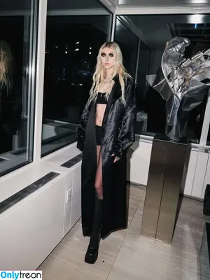 Taylor Momsen / aryelsoul / taylormomsen nude photo #1205