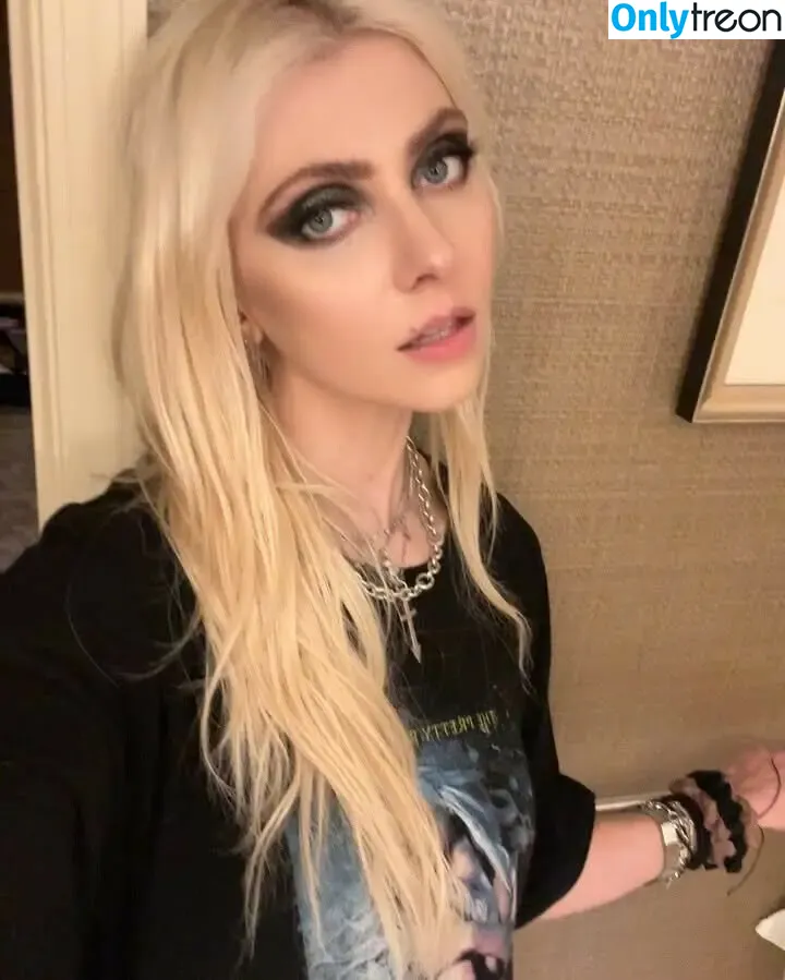 Taylor Momsen nude photo #1049 (aryelsoul / taylormomsen)