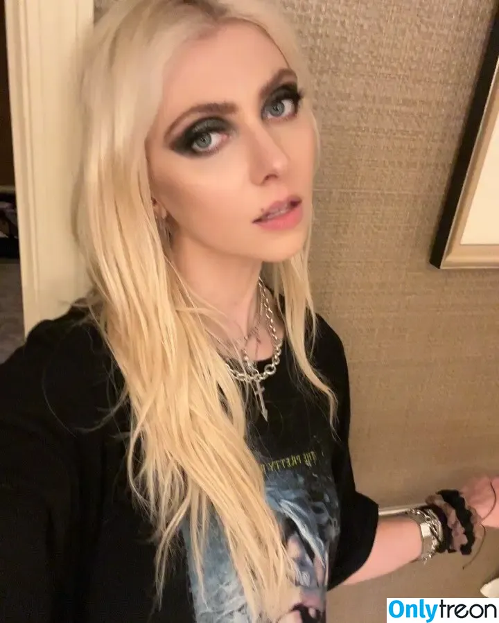 Taylor Momsen nude photo #1050 (aryelsoul / taylormomsen)