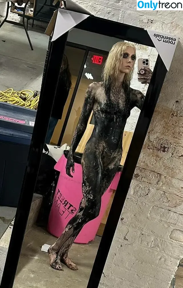 Taylor Momsen nude photo #1107 (116323412 / taylormomsen)