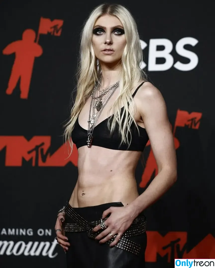 Taylor Momsen nude photo #1114 (116323412 / taylormomsen)