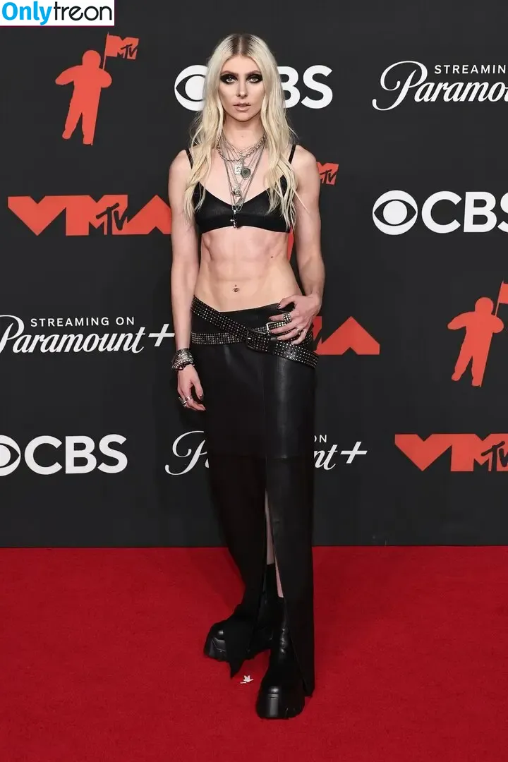 Taylor Momsen nude photo #1129 (116323412 / taylormomsen)
