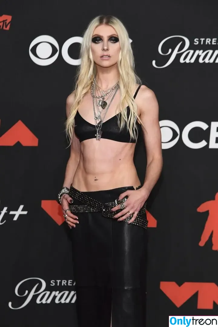 Taylor Momsen nude photo #1140 (116323412 / taylormomsen)
