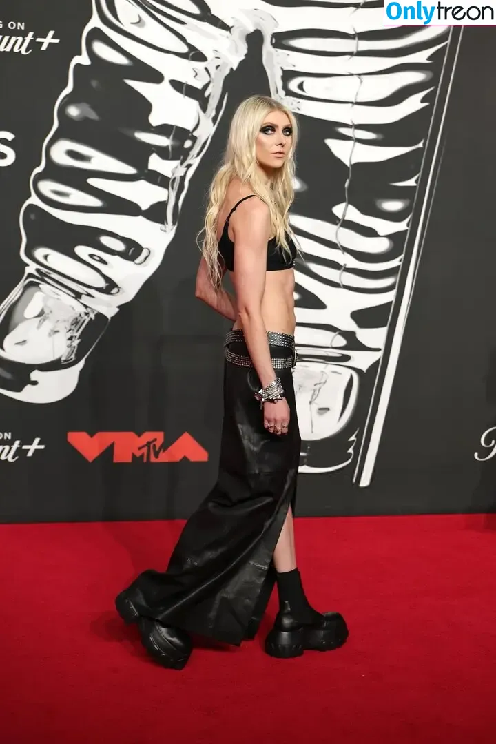 Taylor Momsen голая photo #1147 (116323412 / taylormomsen)