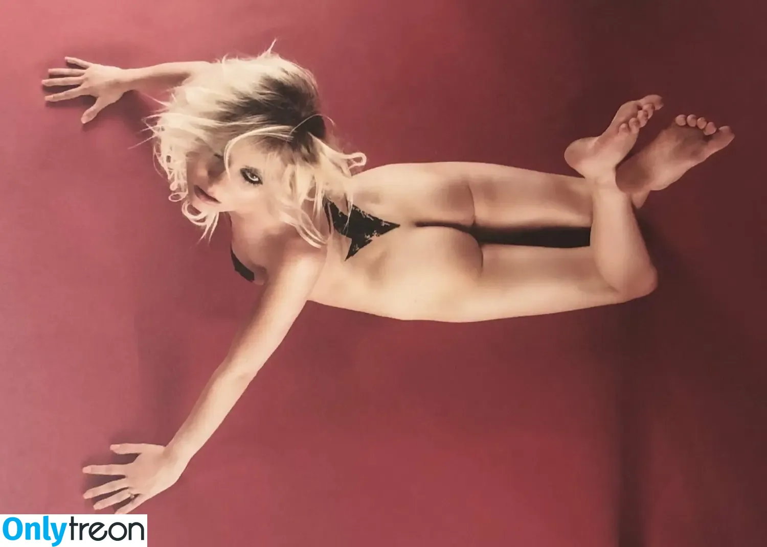 Taylor Momsen nude photo #1172 (aryelsoul / taylormomsen)