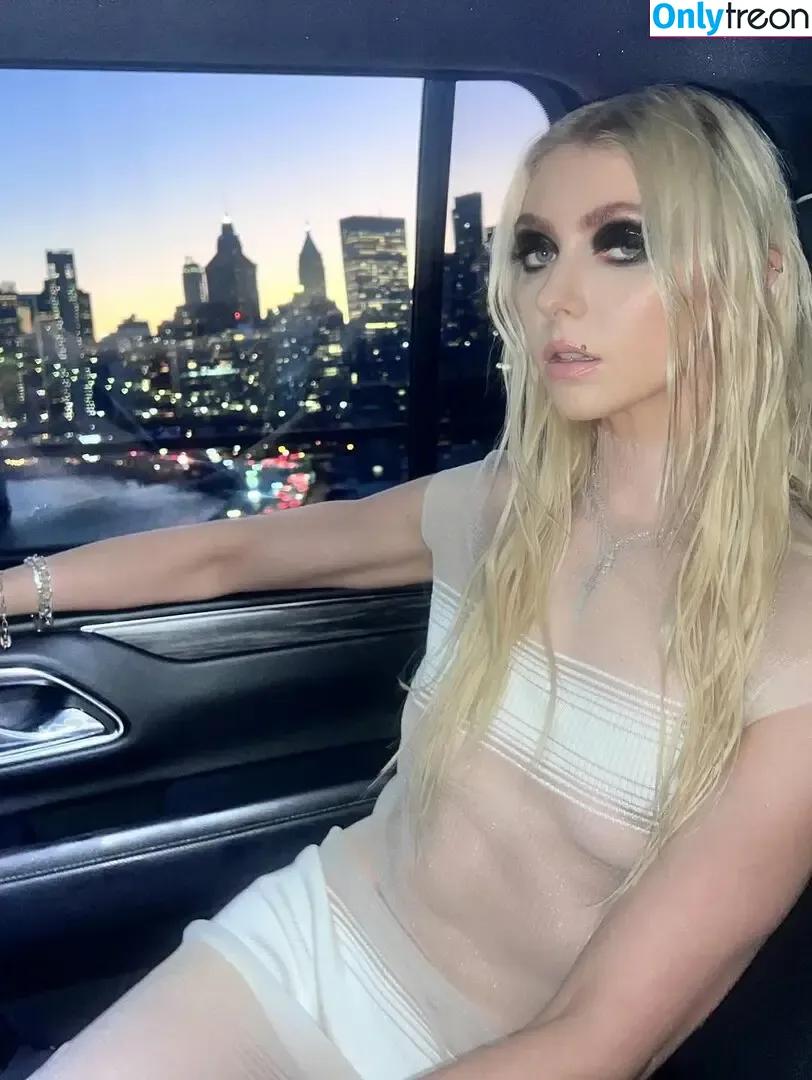 Taylor Momsen nude photo #1180 (aryelsoul / taylormomsen)