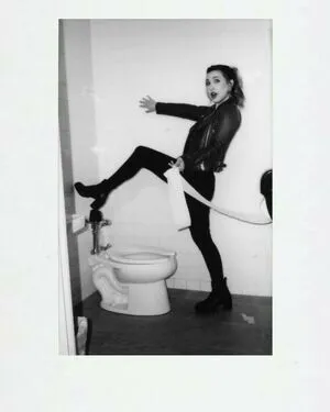 Taylor Tomlinson / taylortomlinson фото голая #0016