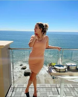 Taylor Tomlinson / taylortomlinson фото голая #0151