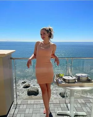 Taylor Tomlinson / taylortomlinson фото голая #0152