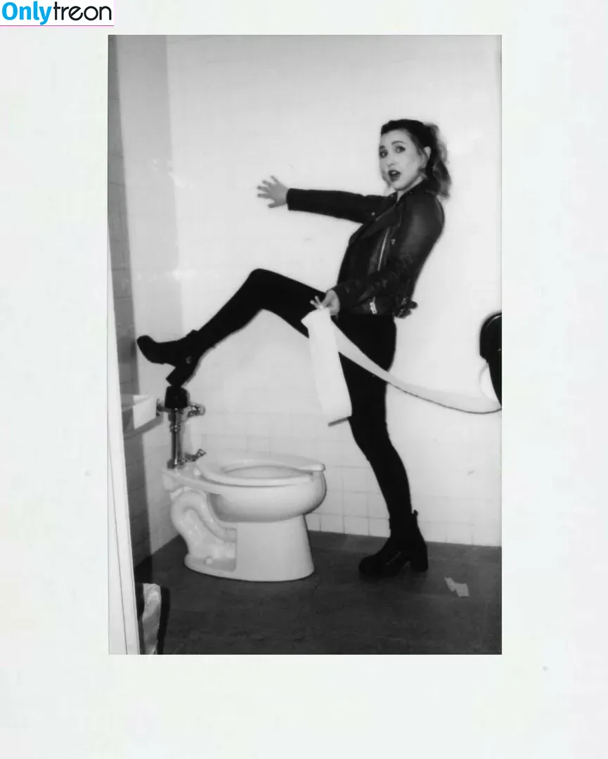 Taylor Tomlinson голая photo #0016 (taylortomlinson)
