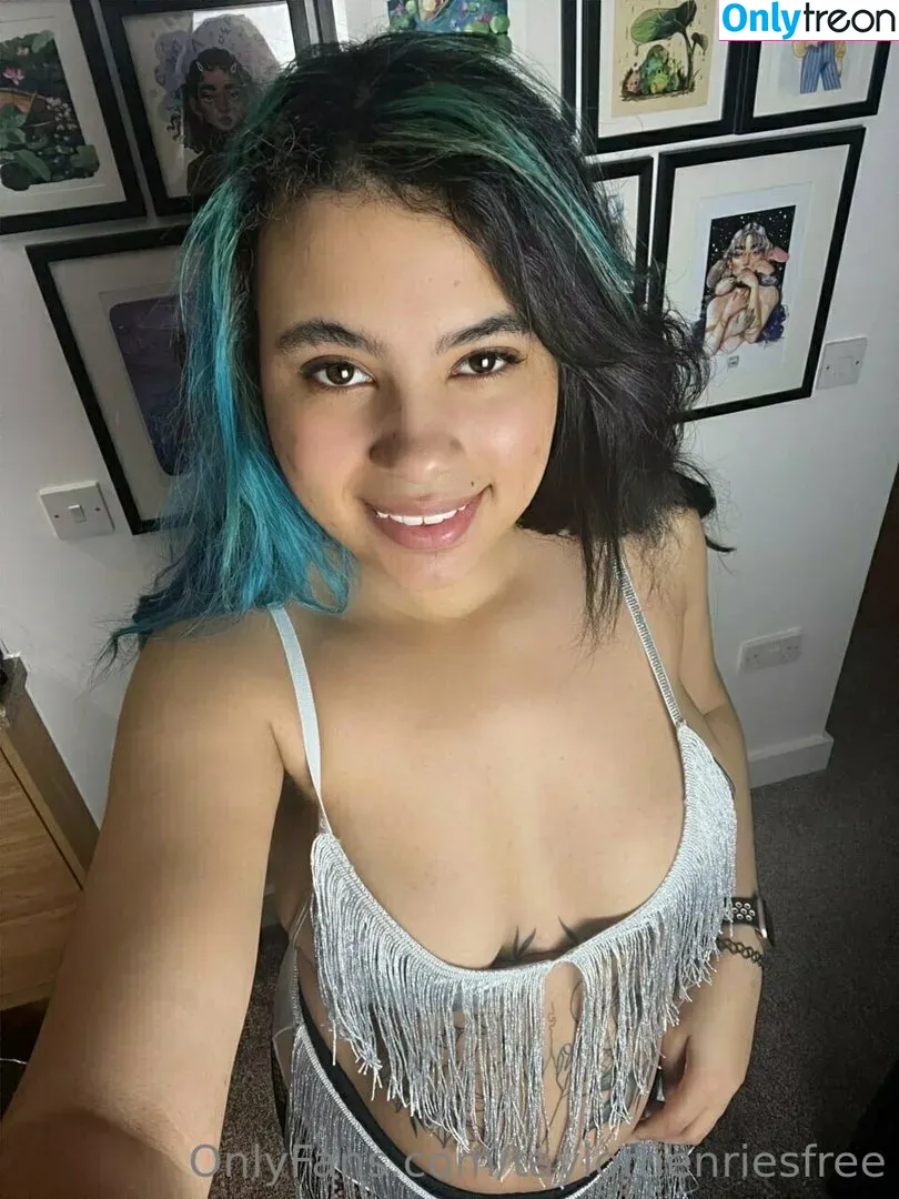 taylorhenriesfree nude photo #0200 (tayheners)