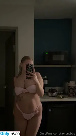 taylorr.bby / bby.tylr nude photo #0056