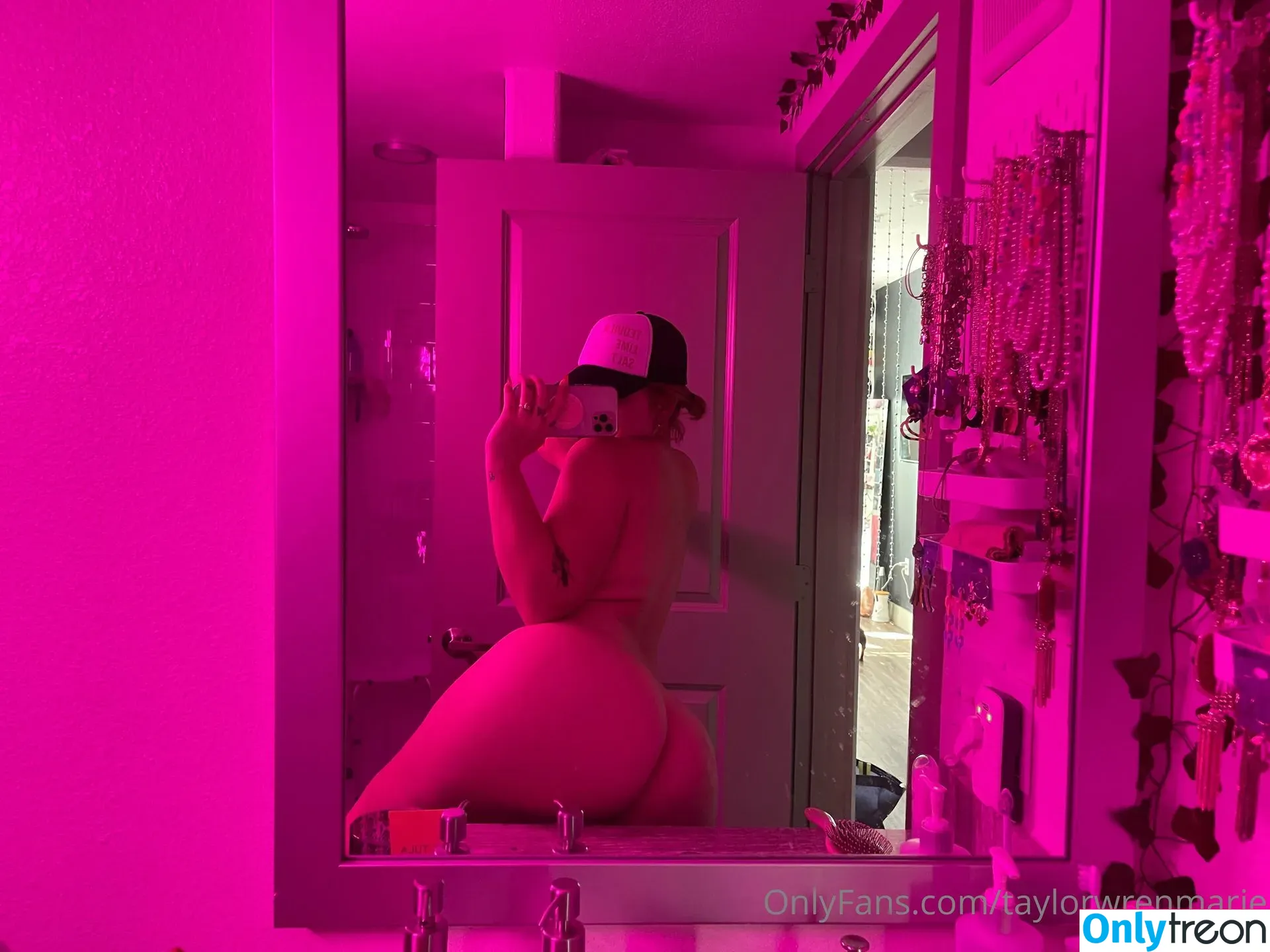 taylorwrenmarie nude photo #0002 (taylorwrenmarie)