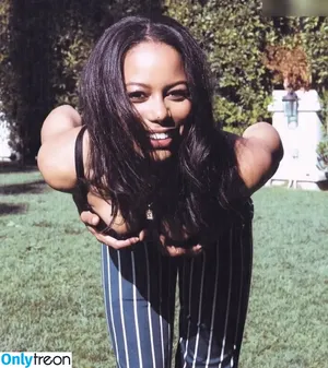 Taylour Paige / thepaigelillian nude photo #0003