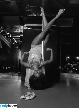 Taylour Paige / thepaigelillian nude photo #0013