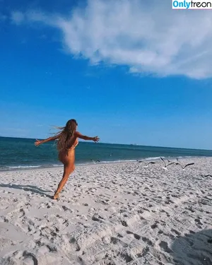 Tayna nude photo #0007