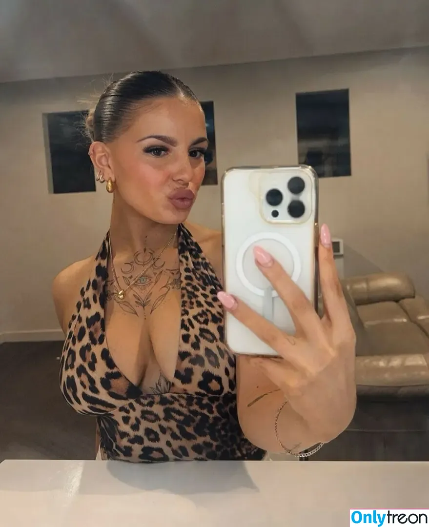 tayschubertt nude photo #0004 (tayschubertt)