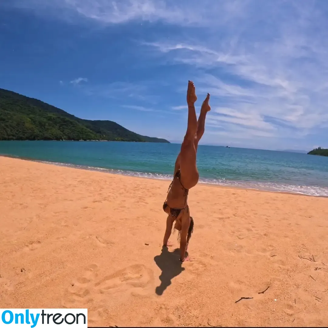 Thais Bianca nude photo #0021 (ex-panicat / thaisbianca)
