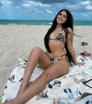 Thalia Rodriguez / thaliaxrodriguez / thalii_13_oficial фото голая #0012