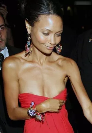 Thandie Newton / ThandiweNewton / dropitlikeitstot nude photo #0073