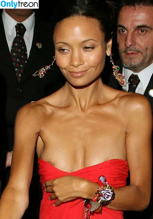 Thandie Newton nude photo #0003 (ThandiweNewton / dropitlikeitstot)