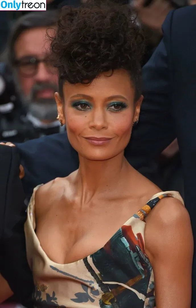 Thandie Newton голая photo #0048 (ThandiweNewton / dropitlikeitstot)