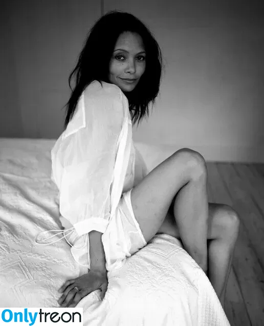 Thandie Newton голая photo #0053 (dropitlikeitstot / thanddd)