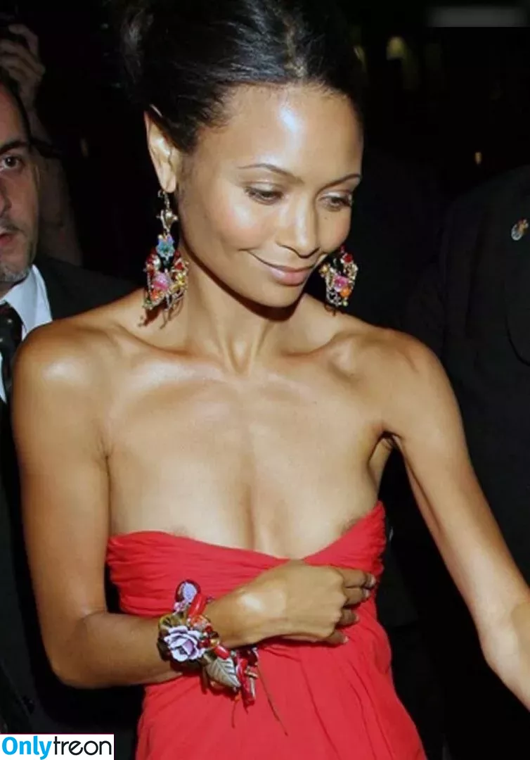 Thandie Newton nude photo #0073 (ThandiweNewton / dropitlikeitstot)