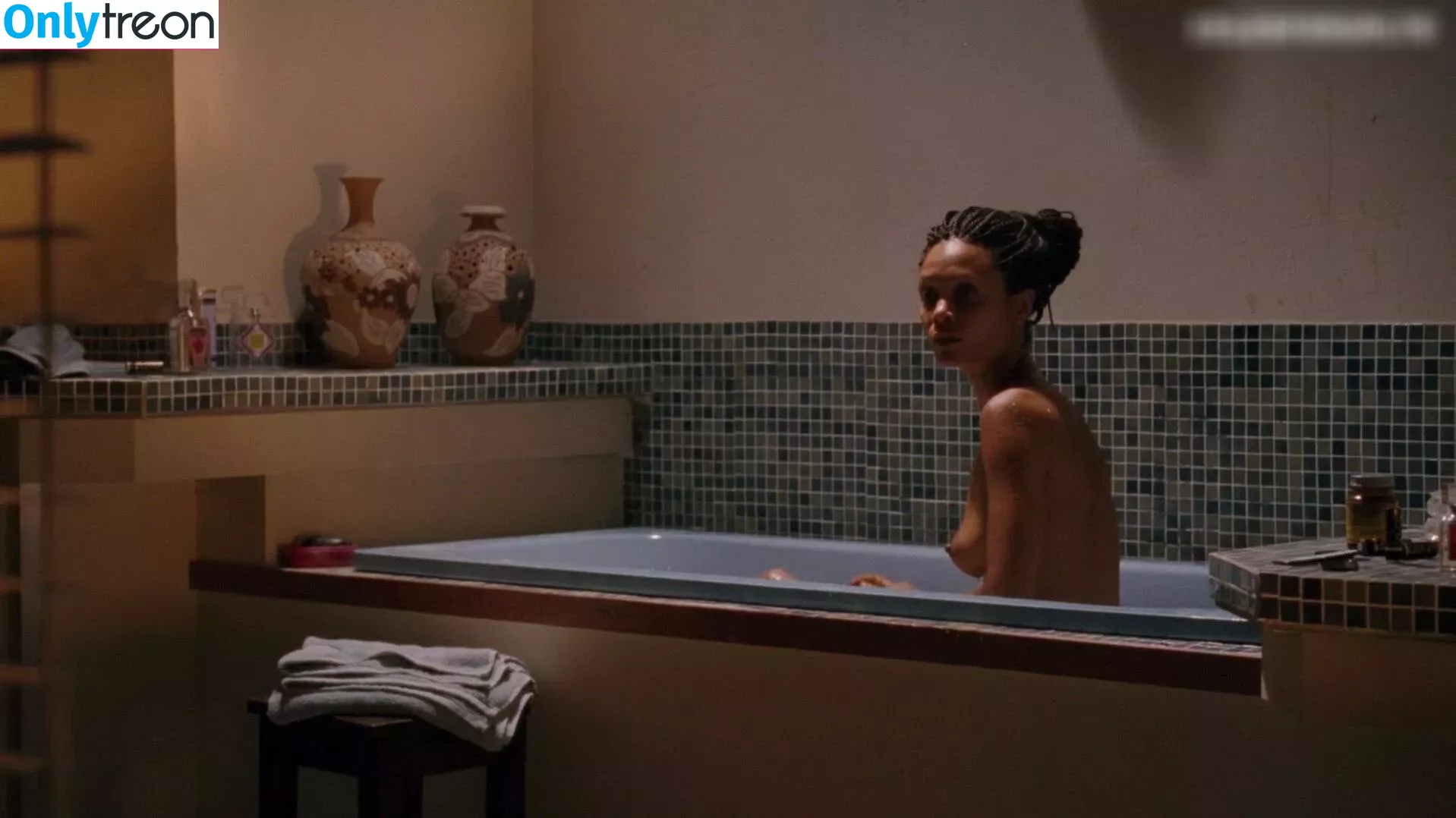 Thandie Newton nude photo #0075 (ThandiweNewton / dropitlikeitstot)