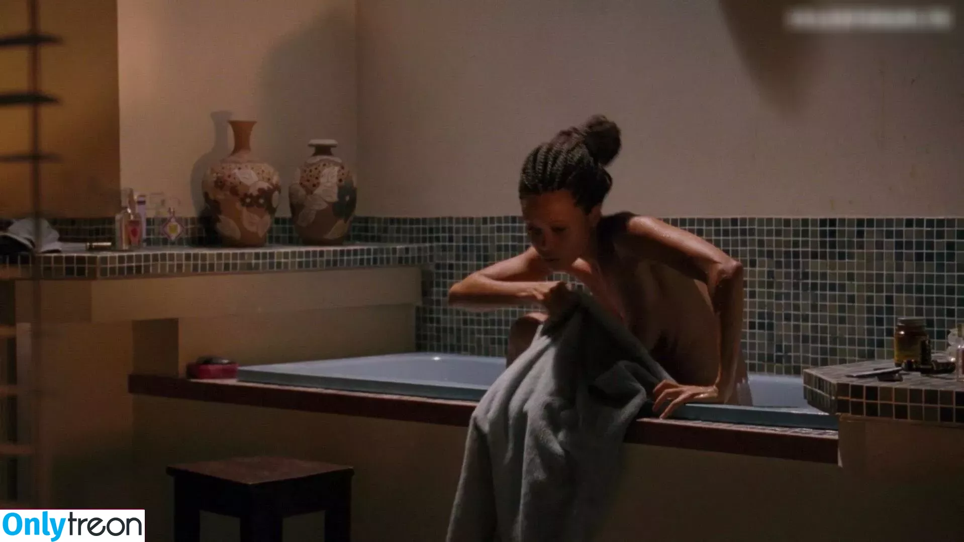 Thandie Newton nude photo #0077 (ThandiweNewton / dropitlikeitstot)