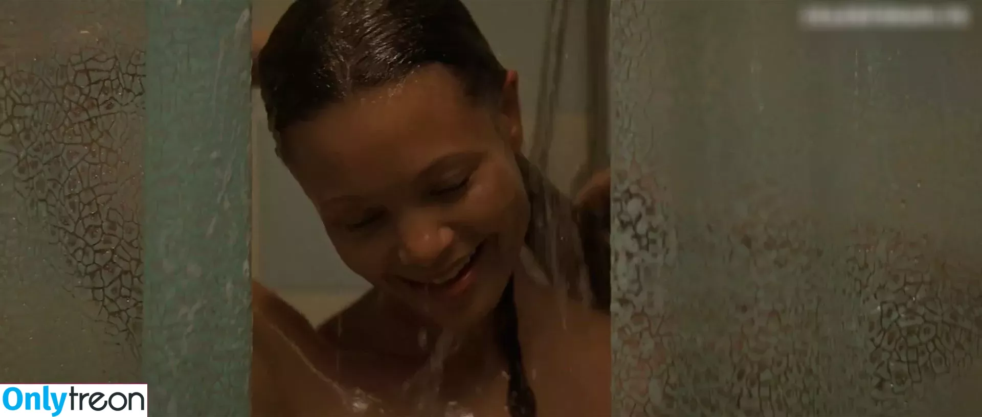 Thandie Newton nude photo #0078 (ThandiweNewton / dropitlikeitstot)