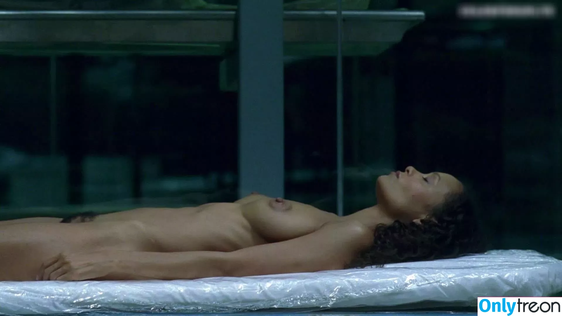 Thandie Newton nude photo #0099 (ThandiweNewton / dropitlikeitstot)