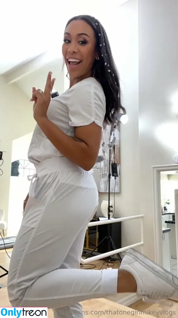 thatonegirlmikeyvlogs голая photo #0087 (thatgirlgiselle_)