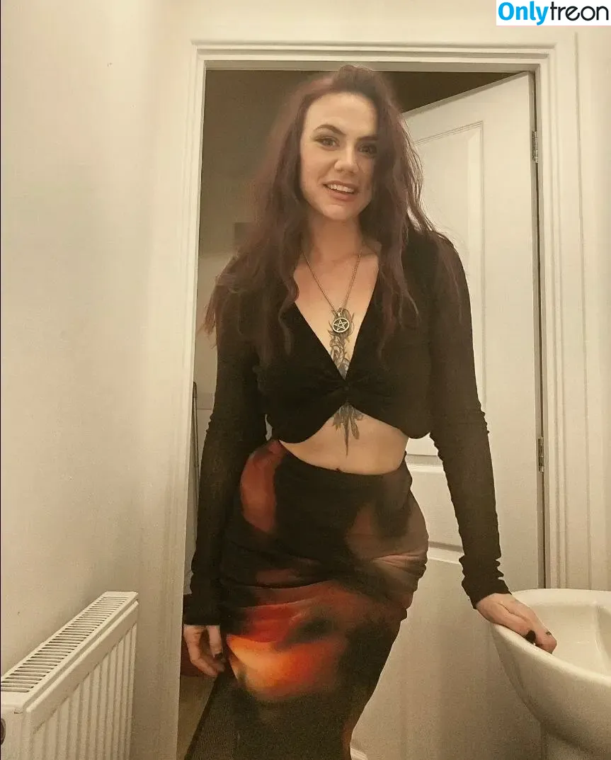 thatoneweirdgoth nude photo #0003 (Gothorita jones)