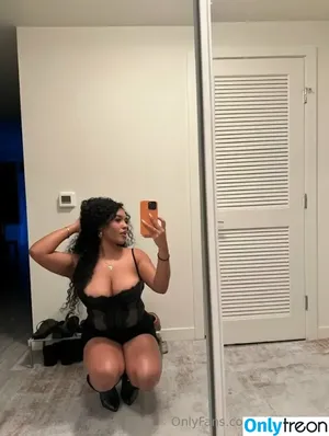 thattbitcht / thatt.bitch nude photo #0050