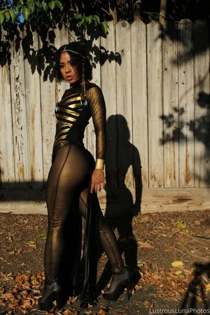 The Lovely Luna / Lustrous Luna / lunagonewild / lunaslilpiggies / xo_lovelyluna nude photo #0012