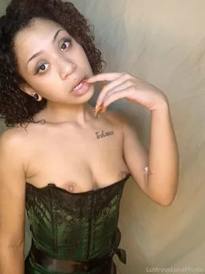 The Lovely Luna / Lustrous Luna / lunagonewild / lunaslilpiggies / xo_lovelyluna nude photo #0048