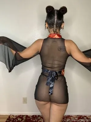 The Lovely Luna / Lustrous Luna / lunagonewild / lunaslilpiggies / xo_lovelyluna nude photo #0090