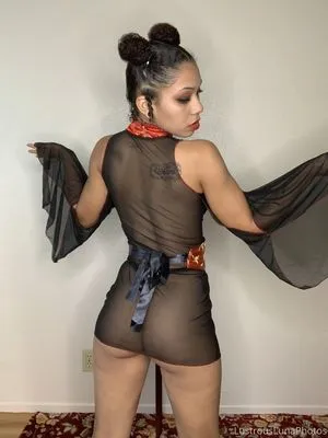 The Lovely Luna / Lustrous Luna / lunagonewild / lunaslilpiggies / xo_lovelyluna nude photo #0091