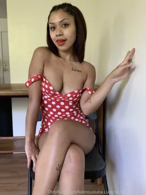 The Lovely Luna / Lustrous Luna / lunagonewild / lunaslilpiggies / xo_lovelyluna nude photo #0174